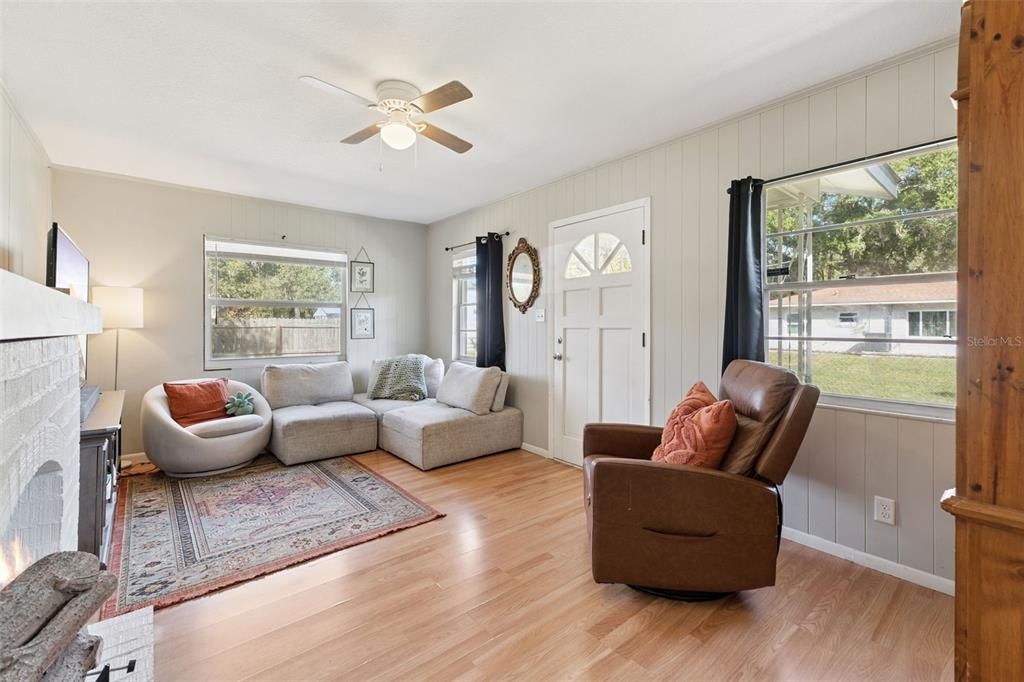 For Sale: $275,000 (3 beds, 1 baths, 1612 Square Feet)