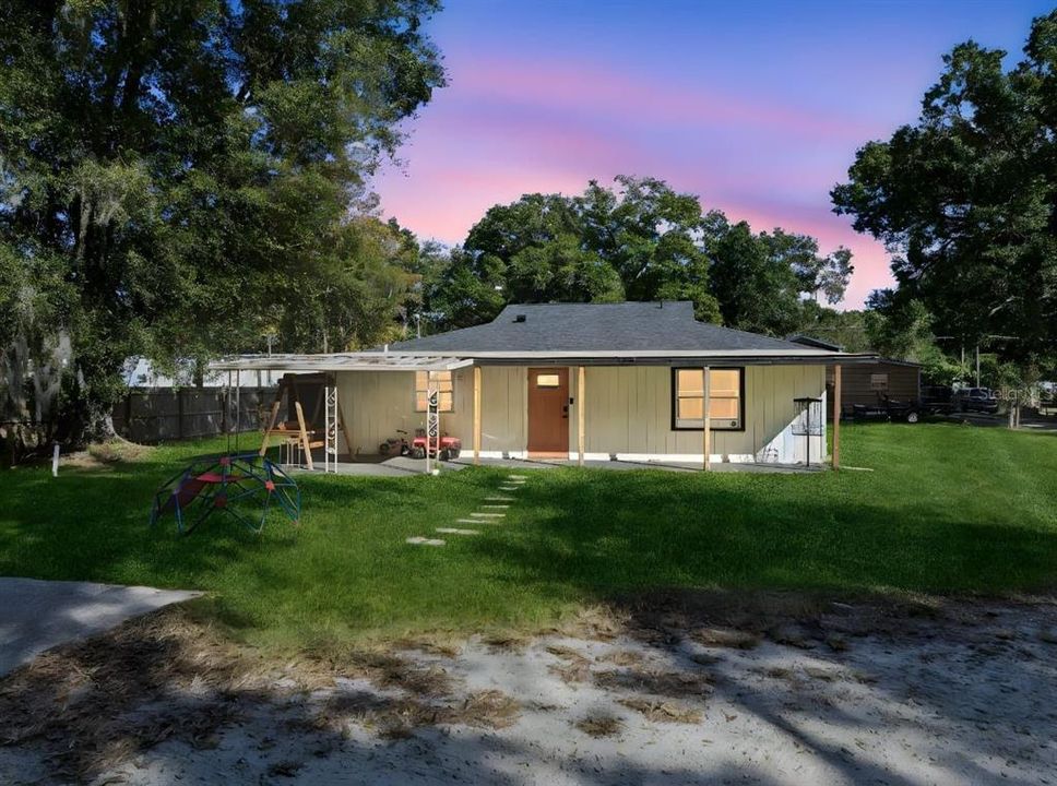 For Sale: $275,000 (3 beds, 1 baths, 1612 Square Feet)