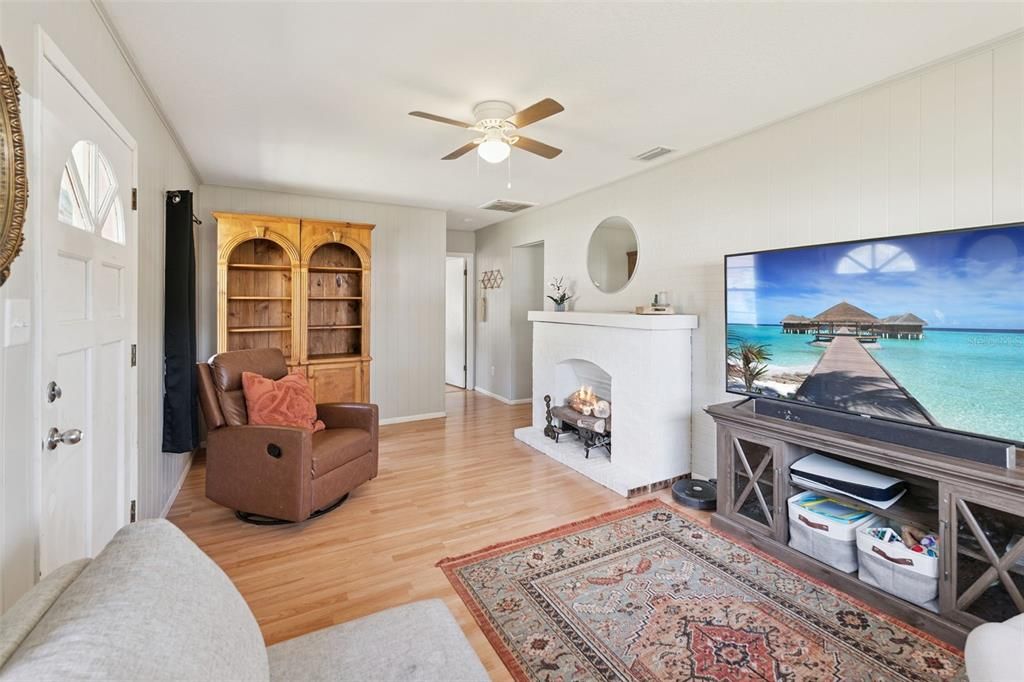 For Sale: $275,000 (3 beds, 1 baths, 1612 Square Feet)