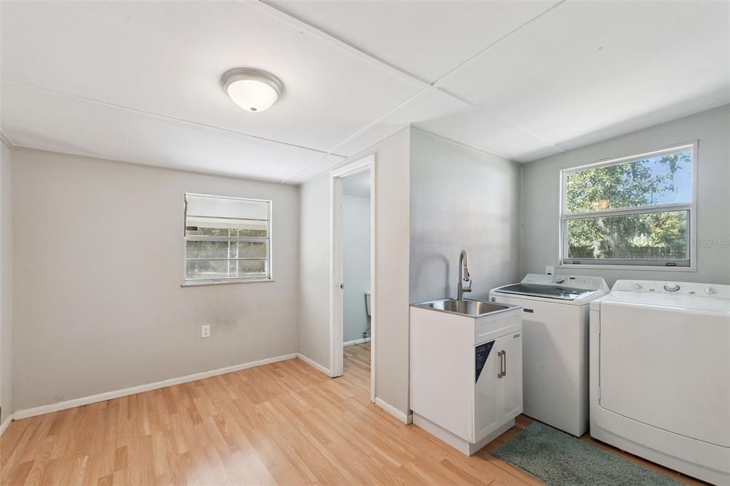 For Sale: $275,000 (3 beds, 1 baths, 1612 Square Feet)