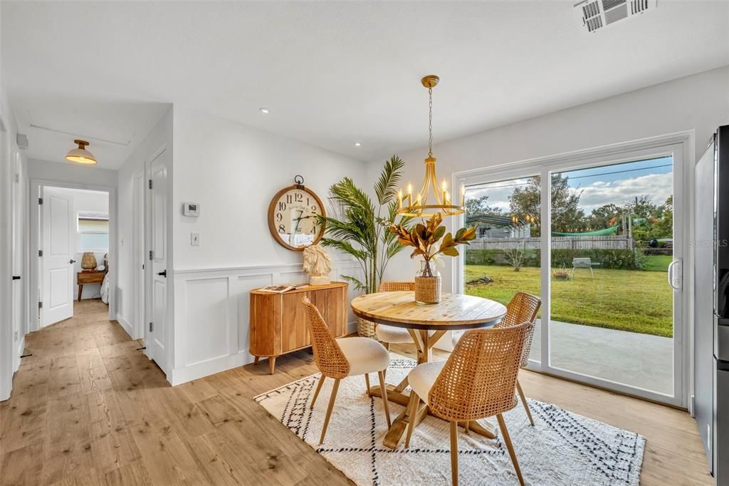 合同活跃: $349,900 (3 贝兹, 2 浴室, 1112 平方英尺)