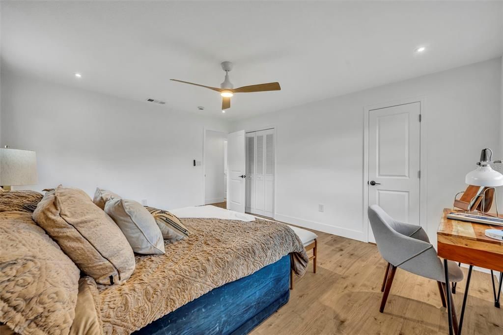 合同活跃: $349,900 (3 贝兹, 2 浴室, 1112 平方英尺)