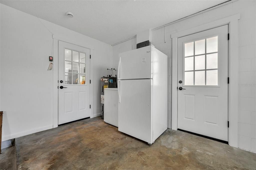 合同活跃: $349,900 (3 贝兹, 2 浴室, 1112 平方英尺)