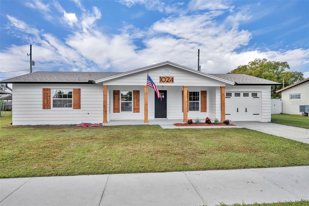 合同活跃: $349,900 (3 贝兹, 2 浴室, 1112 平方英尺)