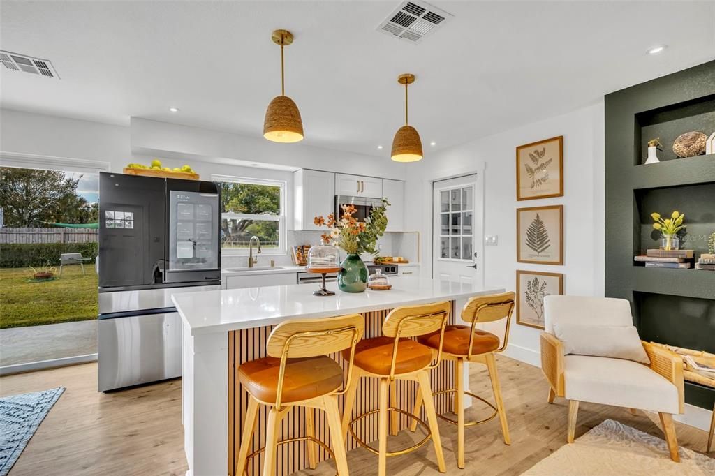 合同活跃: $349,900 (3 贝兹, 2 浴室, 1112 平方英尺)