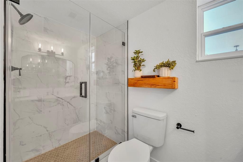 合同活跃: $349,900 (3 贝兹, 2 浴室, 1112 平方英尺)