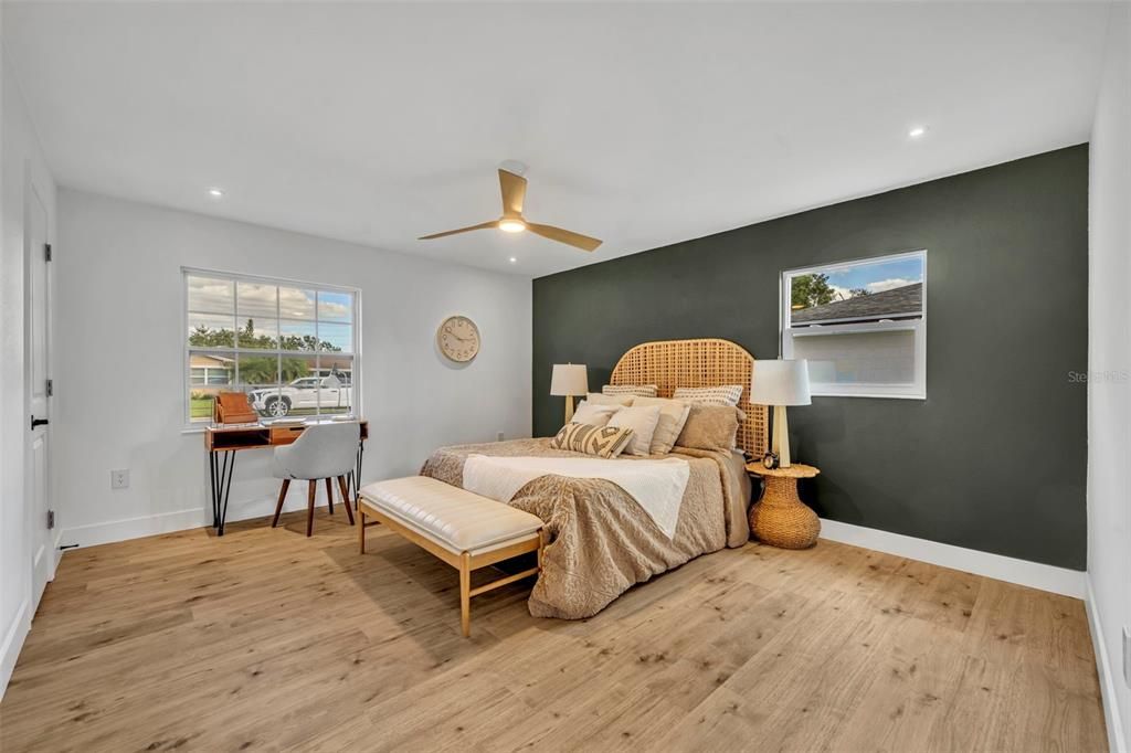 合同活跃: $349,900 (3 贝兹, 2 浴室, 1112 平方英尺)