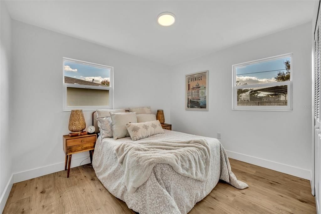 合同活跃: $349,900 (3 贝兹, 2 浴室, 1112 平方英尺)