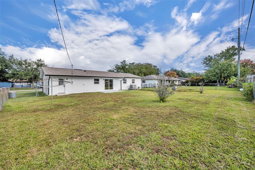 合同活跃: $349,900 (3 贝兹, 2 浴室, 1112 平方英尺)