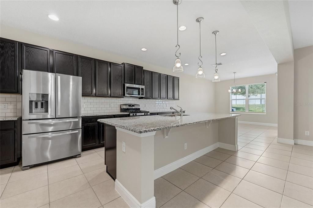 待售: $690,000 (6 贝兹, 4 浴室, 4368 平方英尺)