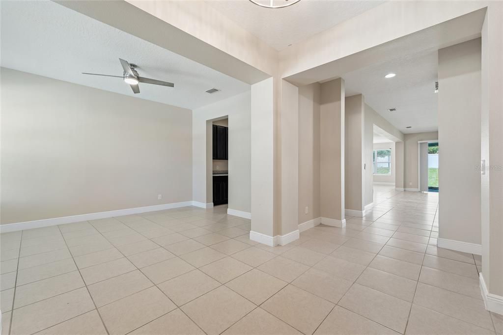 待售: $690,000 (6 贝兹, 4 浴室, 4368 平方英尺)