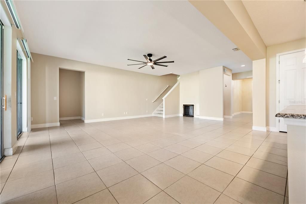 待售: $690,000 (6 贝兹, 4 浴室, 4368 平方英尺)