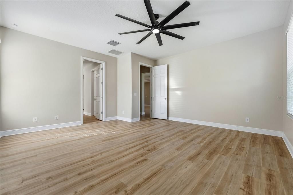 待售: $690,000 (6 贝兹, 4 浴室, 4368 平方英尺)