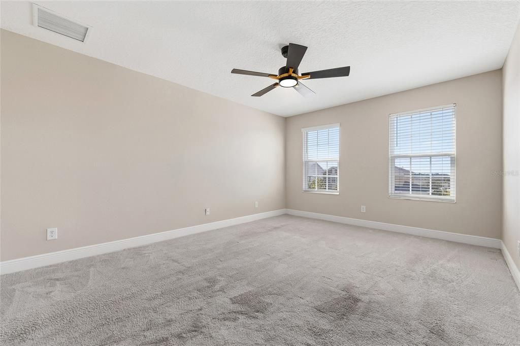 待售: $690,000 (6 贝兹, 4 浴室, 4368 平方英尺)