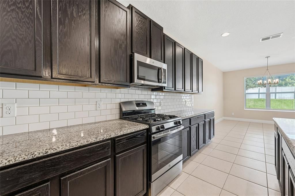 待售: $690,000 (6 贝兹, 4 浴室, 4368 平方英尺)