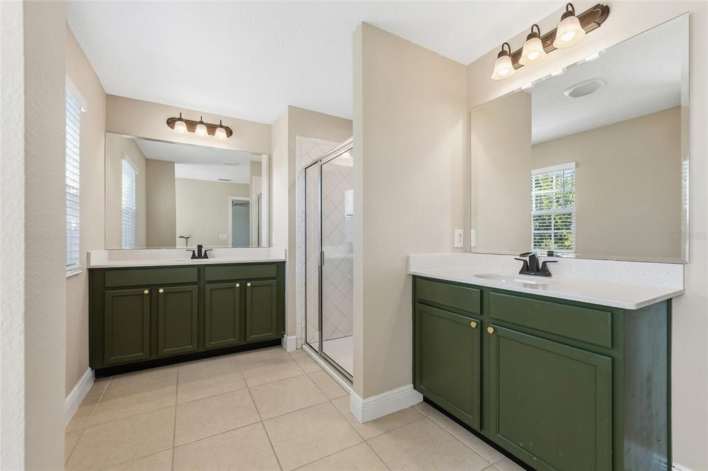 待售: $690,000 (6 贝兹, 4 浴室, 4368 平方英尺)