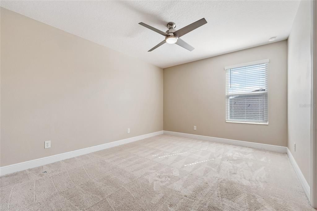 待售: $690,000 (6 贝兹, 4 浴室, 4368 平方英尺)