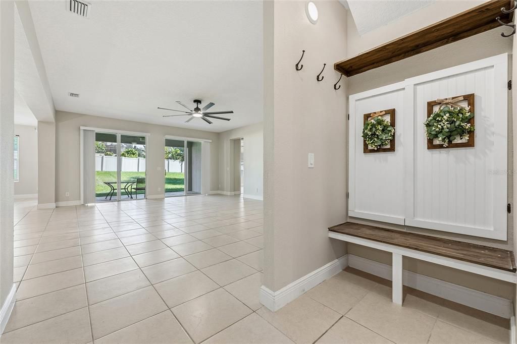 待售: $690,000 (6 贝兹, 4 浴室, 4368 平方英尺)