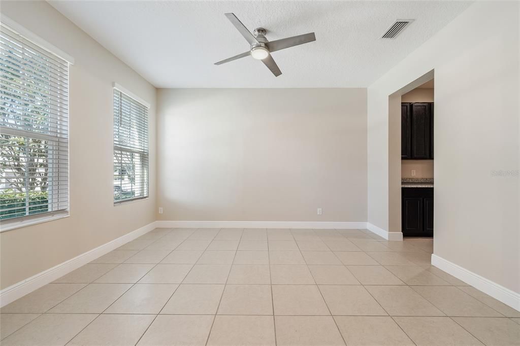 待售: $690,000 (6 贝兹, 4 浴室, 4368 平方英尺)