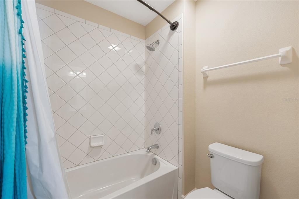 待售: $690,000 (6 贝兹, 4 浴室, 4368 平方英尺)