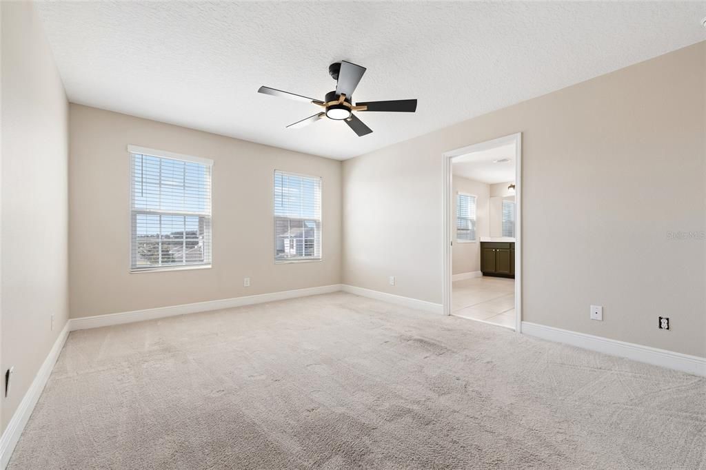 待售: $690,000 (6 贝兹, 4 浴室, 4368 平方英尺)