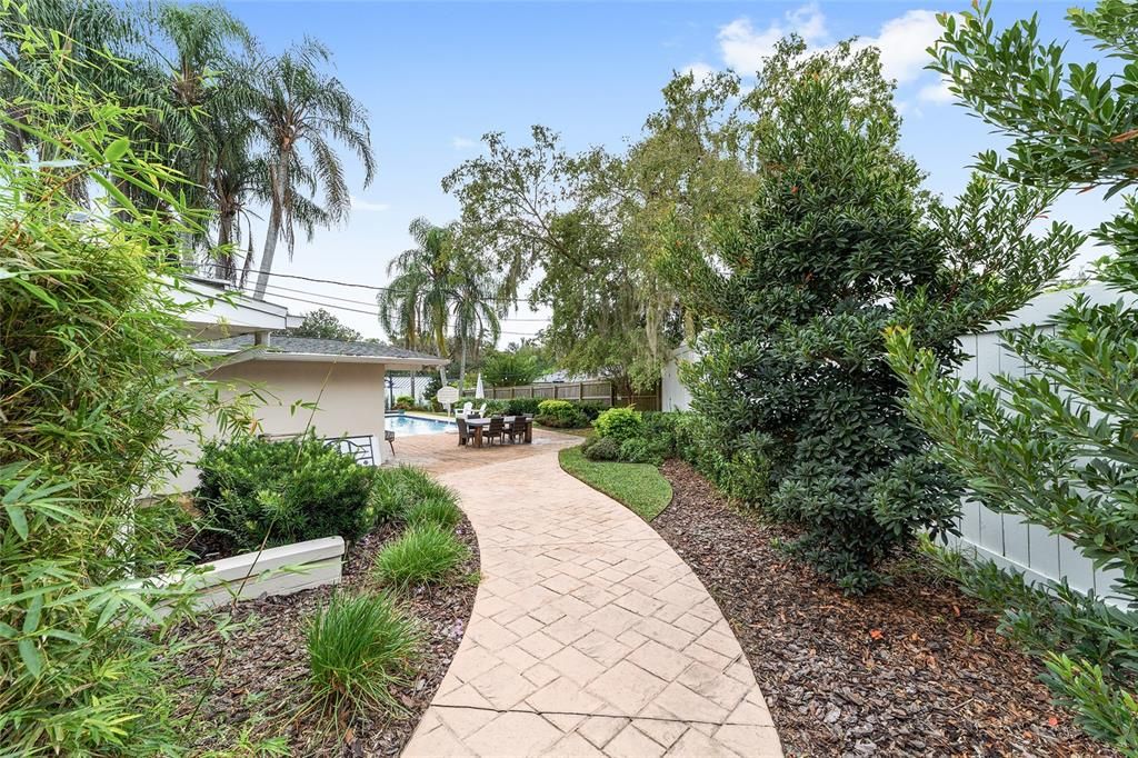 En Venta: $849,000 (4 camas, 3 baños, 3018 Pies cuadrados)