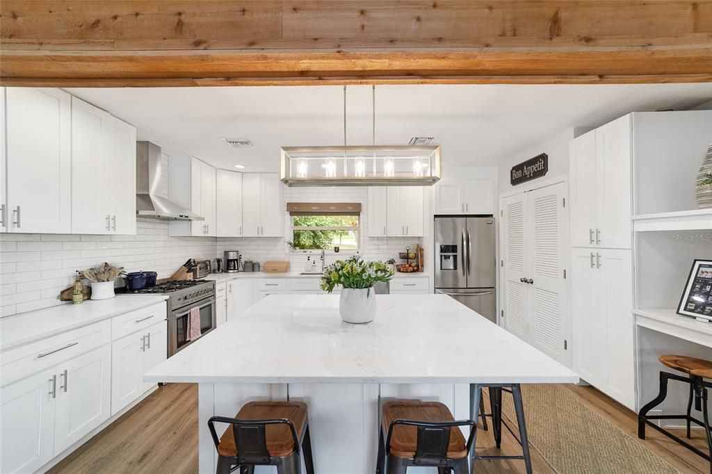 En Venta: $849,000 (4 camas, 3 baños, 3018 Pies cuadrados)