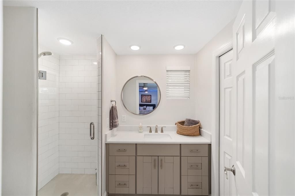 En Venta: $849,000 (4 camas, 3 baños, 3018 Pies cuadrados)