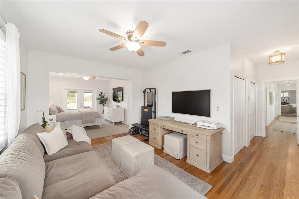 En Venta: $849,000 (4 camas, 3 baños, 3018 Pies cuadrados)