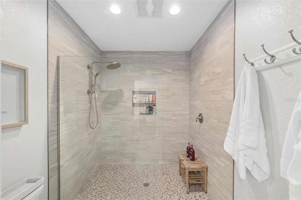 En Venta: $849,000 (4 camas, 3 baños, 3018 Pies cuadrados)