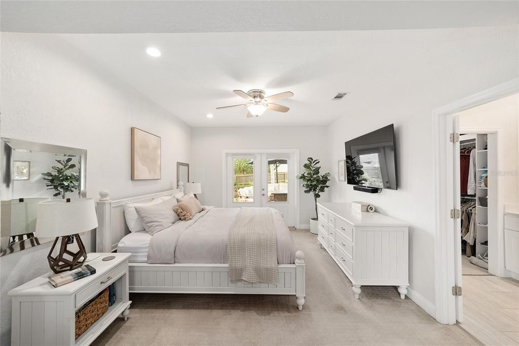 En Venta: $849,000 (4 camas, 3 baños, 3018 Pies cuadrados)