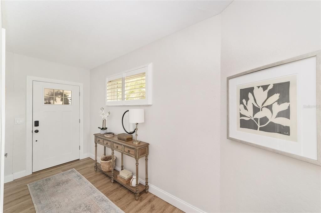 En Venta: $849,000 (4 camas, 3 baños, 3018 Pies cuadrados)