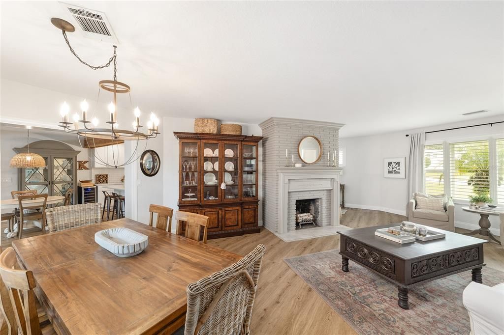 En Venta: $849,000 (4 camas, 3 baños, 3018 Pies cuadrados)