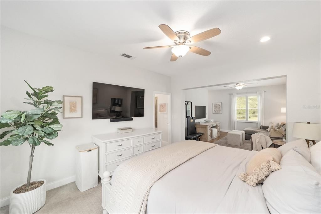 En Venta: $849,000 (4 camas, 3 baños, 3018 Pies cuadrados)