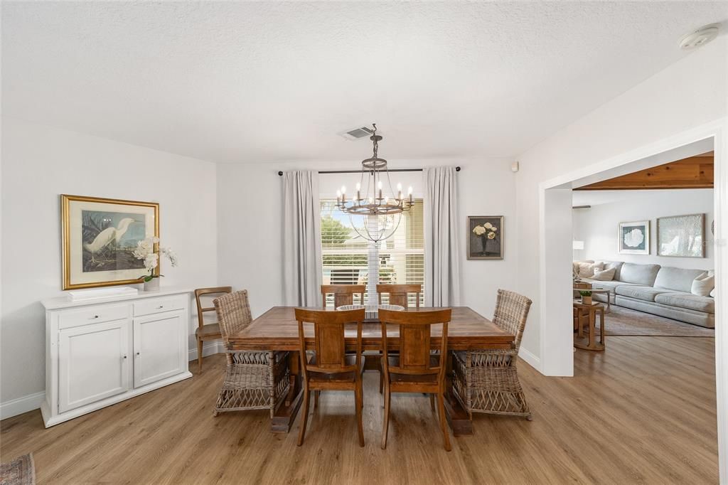 En Venta: $849,000 (4 camas, 3 baños, 3018 Pies cuadrados)