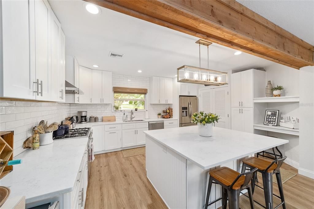 En Venta: $849,000 (4 camas, 3 baños, 3018 Pies cuadrados)