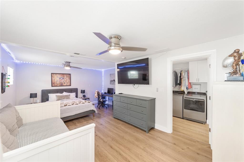 En Venta: $849,000 (4 camas, 3 baños, 3018 Pies cuadrados)