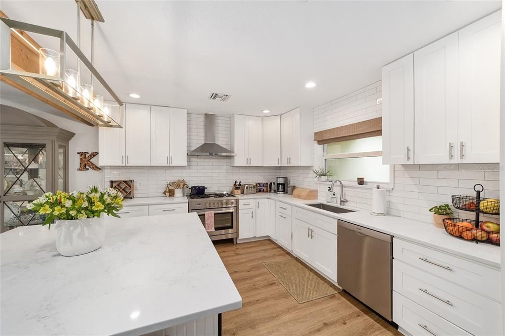 En Venta: $849,000 (4 camas, 3 baños, 3018 Pies cuadrados)