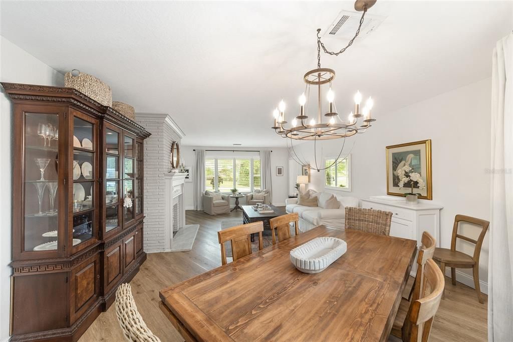 En Venta: $849,000 (4 camas, 3 baños, 3018 Pies cuadrados)