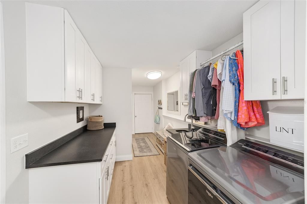 En Venta: $849,000 (4 camas, 3 baños, 3018 Pies cuadrados)