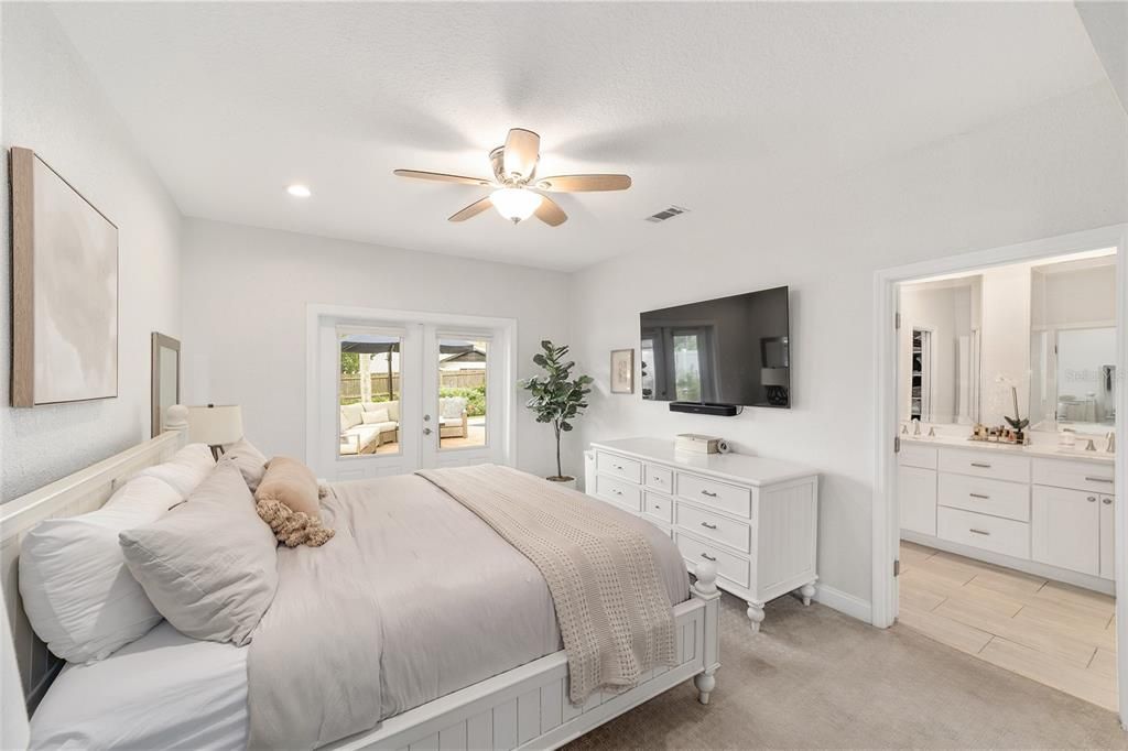 En Venta: $849,000 (4 camas, 3 baños, 3018 Pies cuadrados)