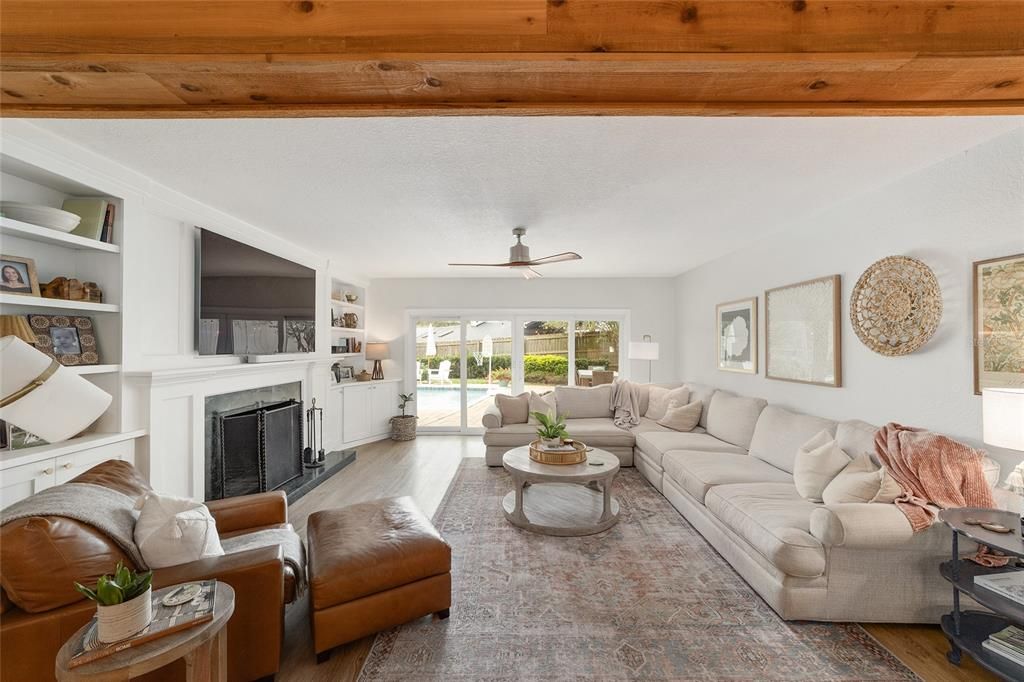 En Venta: $849,000 (4 camas, 3 baños, 3018 Pies cuadrados)