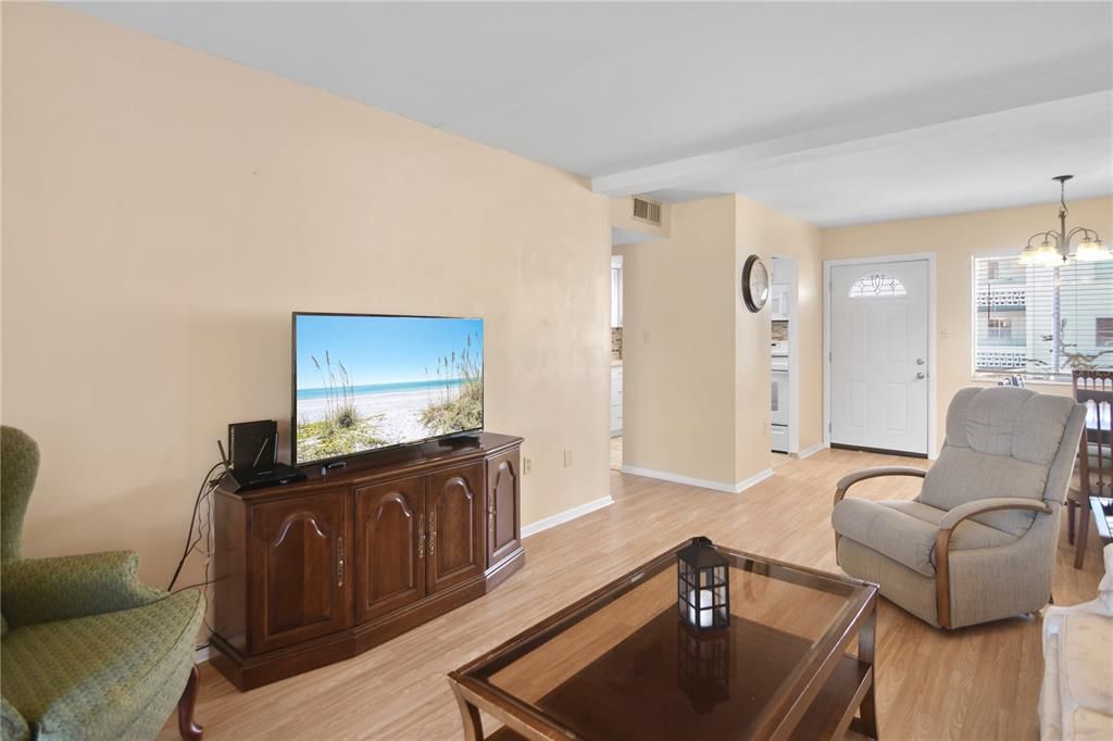 En Venta: $124,950 (2 camas, 2 baños, 840 Pies cuadrados)