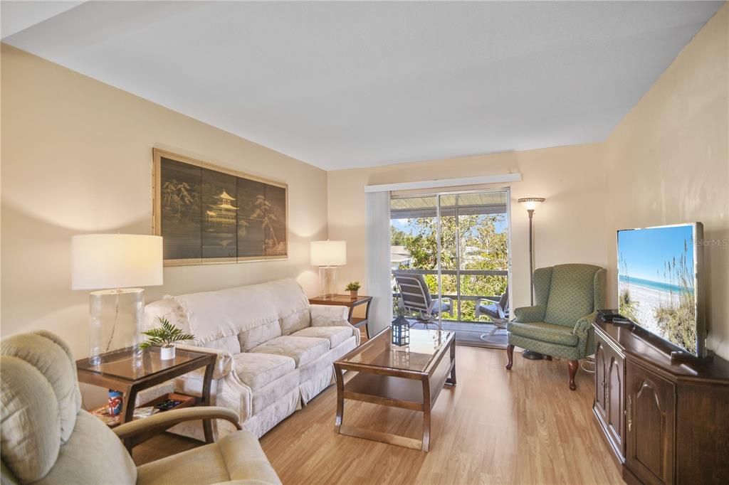 En Venta: $124,950 (2 camas, 2 baños, 840 Pies cuadrados)