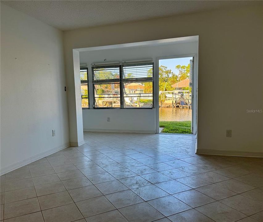 For Sale: $105,000 (1 beds, 1 baths, 816 Square Feet)