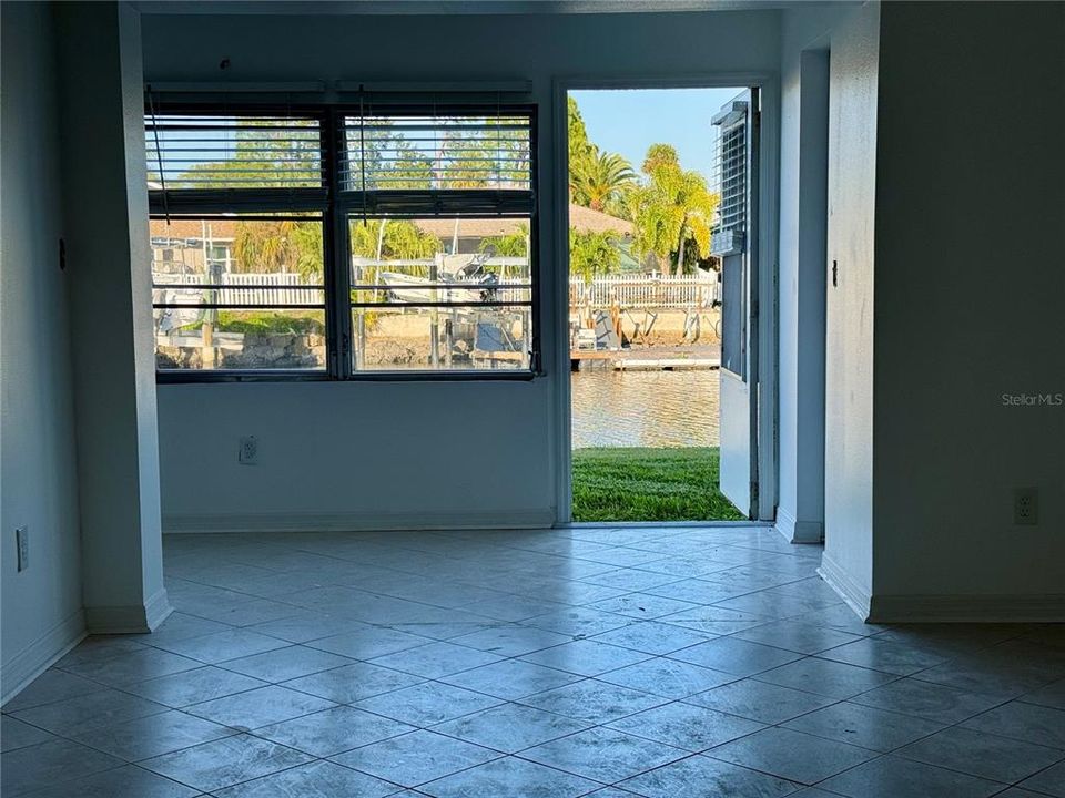 For Sale: $105,000 (1 beds, 1 baths, 816 Square Feet)