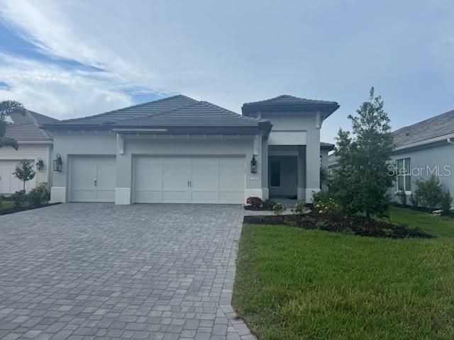 Vendido Recientemente: $1,486,095 (5 camas, 4 baños, 3173 Pies cuadrados)