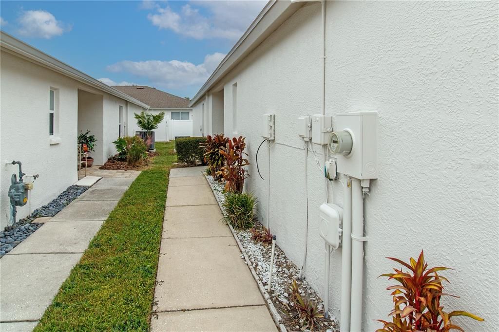 For Sale: $337,000 (2 beds, 2 baths, 1726 Square Feet)