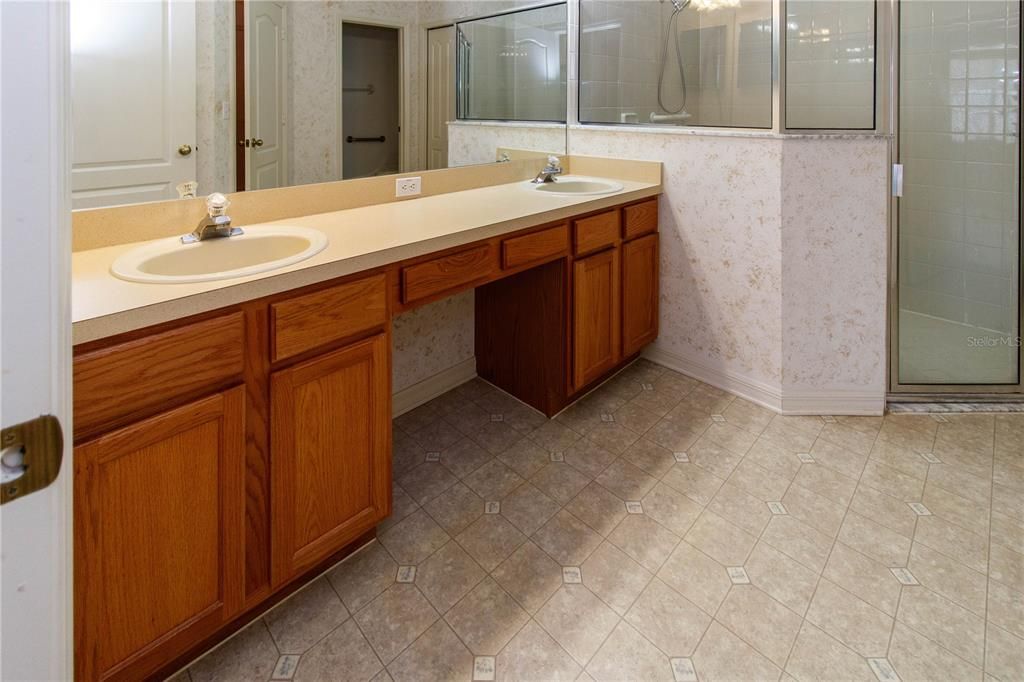 For Sale: $337,000 (2 beds, 2 baths, 1726 Square Feet)