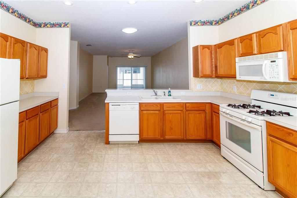 For Sale: $337,000 (2 beds, 2 baths, 1726 Square Feet)